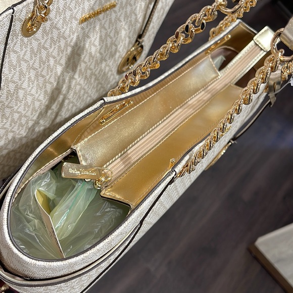 MICHAEL KORS 
Jet Set Travel Large Signature Chain Shoulder Tote Bag
Pale Gold - Picture 5 of 16